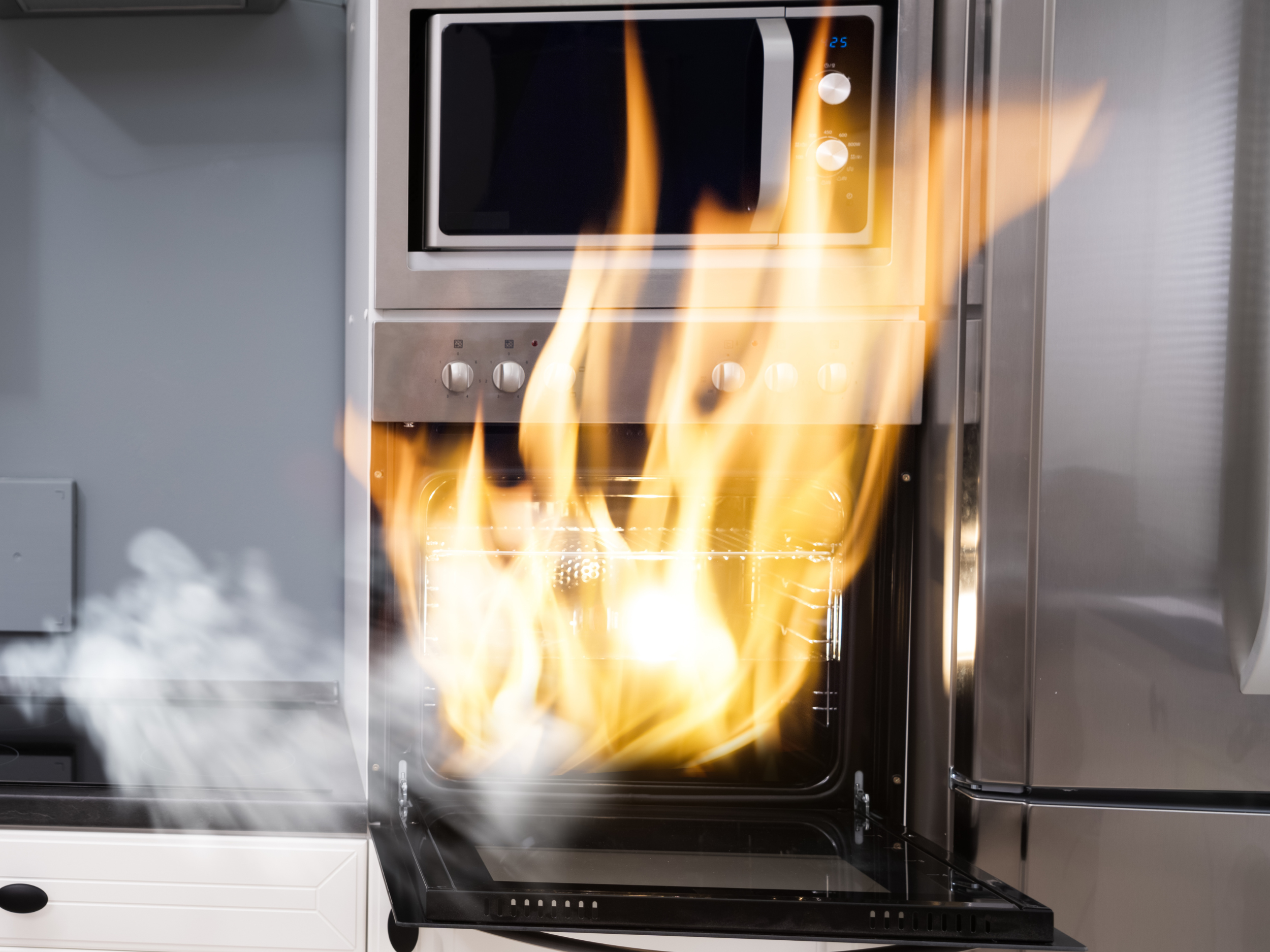 What Should You Never Put On A Grease Fire